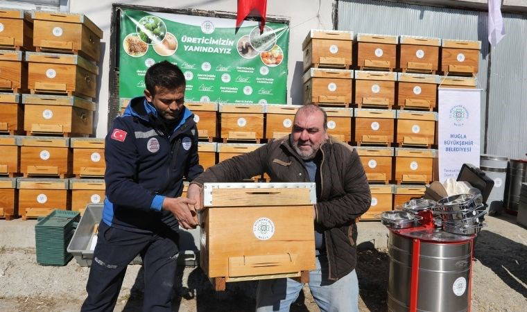 Orman yangınlarında kovanları zarar gören arıcılara destek