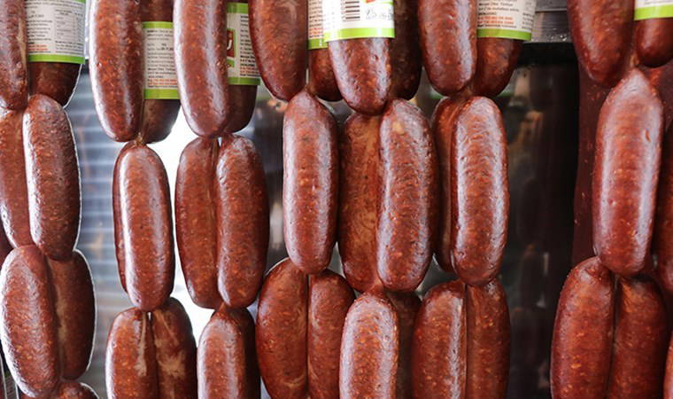 Bakanlık listeyi güncelledi! Ünlü gıda firması ifşa oldu: 'Sucuk' yerine at, eşek ve katır eti yedirmişler!