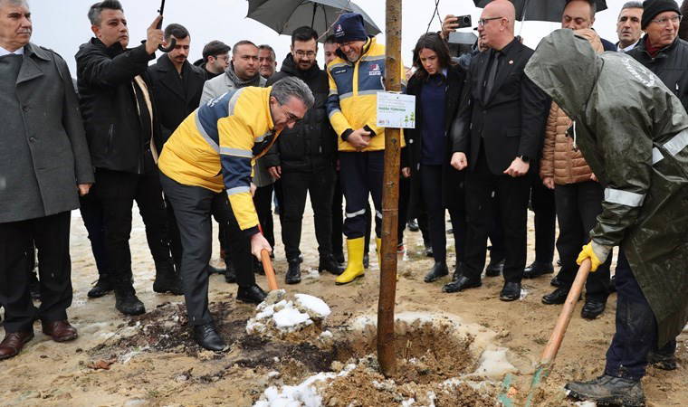 Bayrampaşa Belediyesi Bolu'daki yangında hayatını kaybeden yurttaşlar için fidan dikimi etkinliği düzenledi