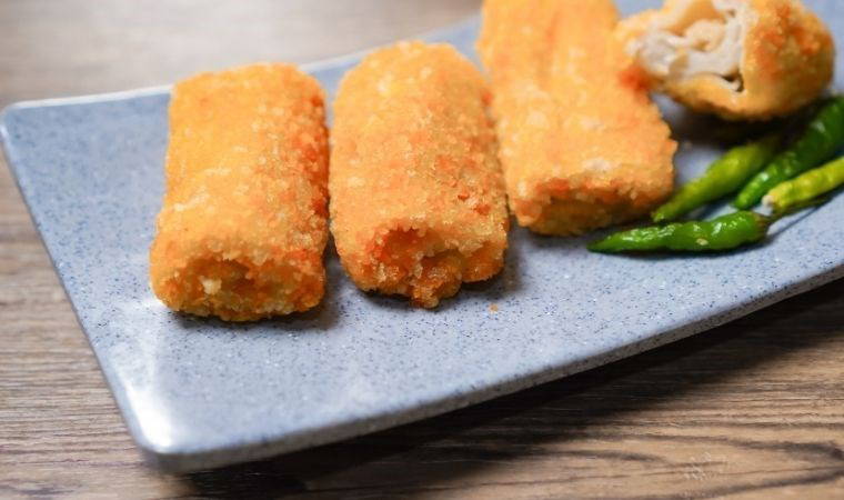 Kahvaltıya 10 dakikada hazırlayabileceğiniz pratik lezzet: Kaşarlı hamur kızartması tarifi