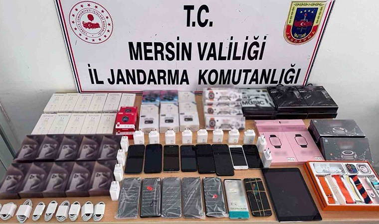 Mersin’de 'kaçakçılık' operasyonu: 15 cep telefonu ele geçirildi