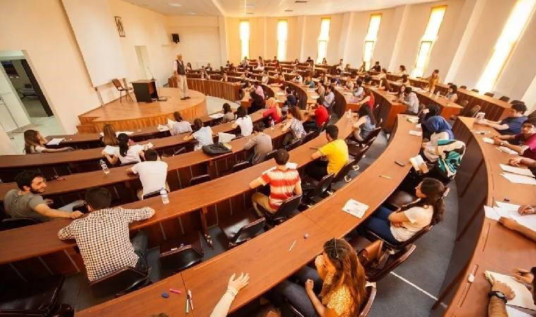 Ekonomik kriz, liyakatsiz atamalar akademiyi vurdu: Öğrencisinden az maaş alan öğretmen!