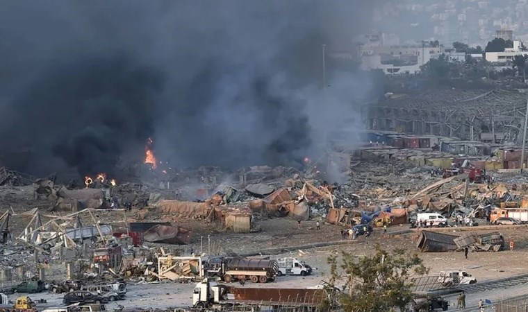 Afganistan'da intihar saldırısı: Bakanlık girişinde patlama