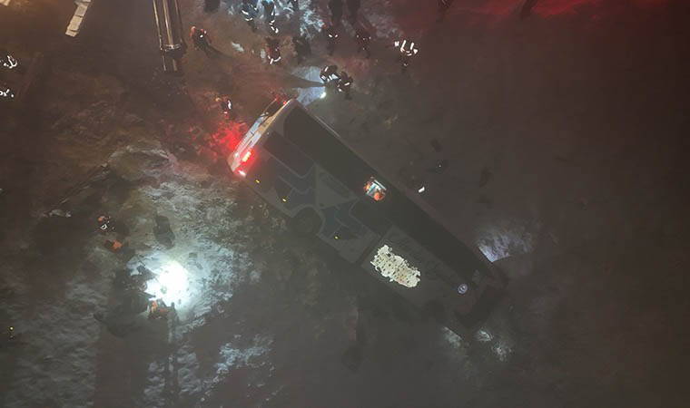 Son Dakika... Diyarbakır-Bingöl karayolunda yolcu otobüsü devrildi: Ölü ve yaralılar var!