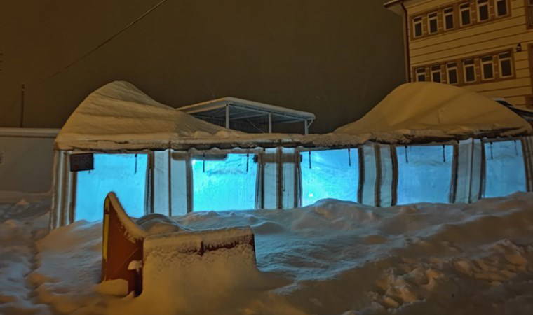 Akçadağ'da 'kar yağışı' etkisi: Çadır mescit çöktü