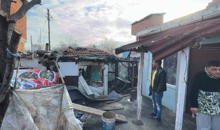 Edirne'de müstakil evde çıkan yangın yandaki eve sıçradı!