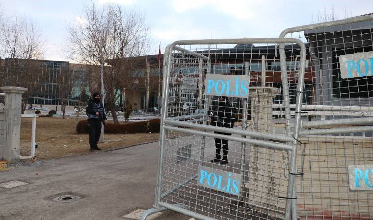 Van Büyükşehir Belediyesi'ne kayyum atandı: Abdullah Zeydan görevden uzaklaştırıldı!