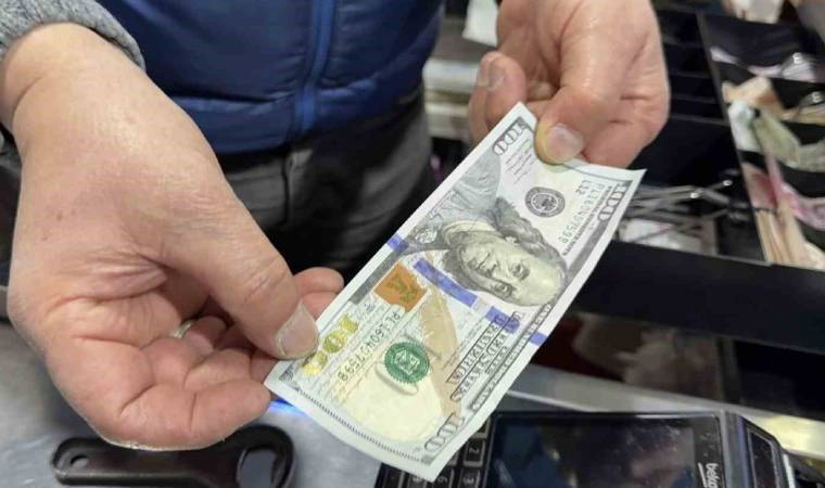 Arnavutköy’de sahte dolarla alışverişi! Hem ürünleri aldı, hem para üstünü