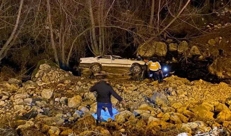 Otomobil uçuruma yuvarlandı: 3 yaralı