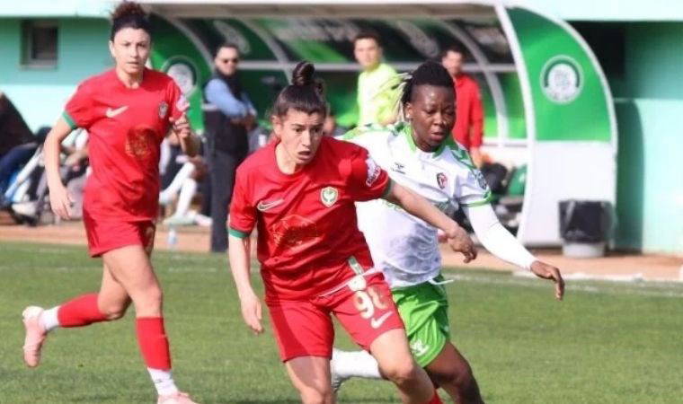 Amed Sportif, Ünye Kadın Spor Kulübü'nü 5 gollü maçta yendi