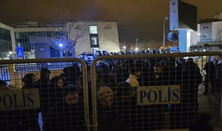 Büyükşehir Belediye Başkanı Abdullah Zeydan görevden alındı, polisten sabaha karşı müdahale: Van’da yine kayyum dönemi