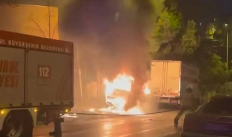 Eyüpsultan'da korku dolu anlar: Alev alan araç peş peşe patladı!