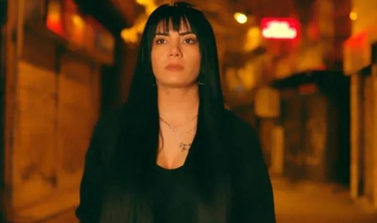 Takipçileri polisi çağırdı: Genç şarkıcı canlı yayında intihara kalkıştı!