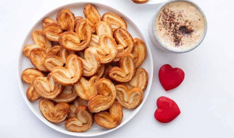 Çay demlenene kadar hazır! 3 malzemeli enfes kurabiye tarifi...