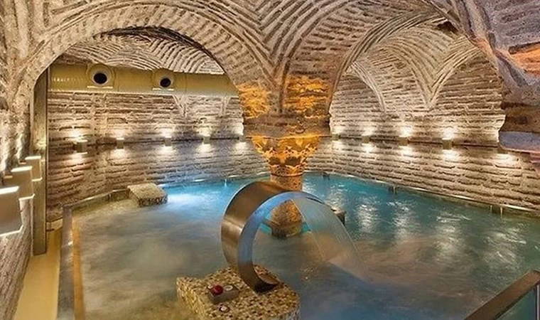 Ayasofya'nın yanı başında tahribat skandalı