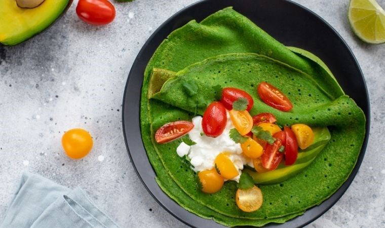 Güne sağlıklı ve lezzetli bir şekilde başlamak isteyenlere: Ispanaklı krep tarifi