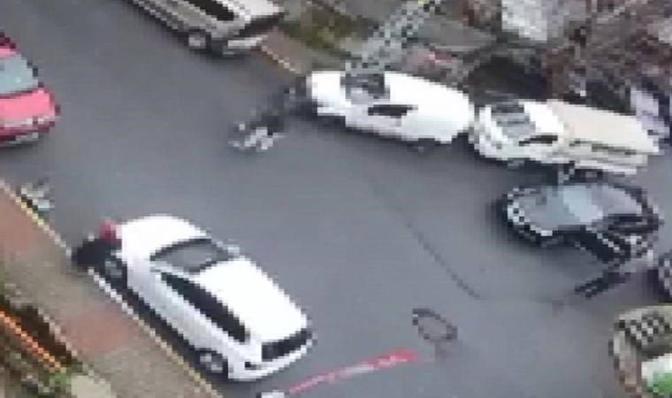 Eyüpsultan'da sokak ortasında vahşet: Yaşlı adama yumruk attı!