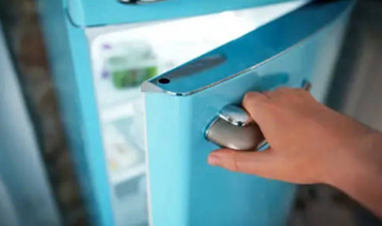 Gıdaların bozulmasına sebep oluyor, zehirlenmelere yol açıyor: Buzdolabında saklanmaması gereken 10 besin