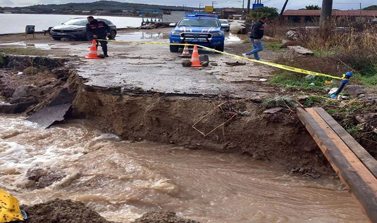 Çanakkale'de 'sağanak' etkisi: Köprü çöktü!