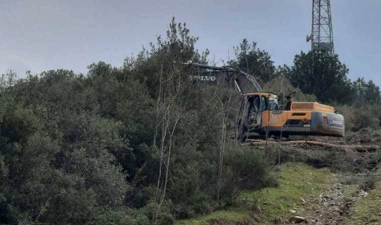 Çayırlılar protesto için meydana gitti, iş makineleri çalışmaya başladı