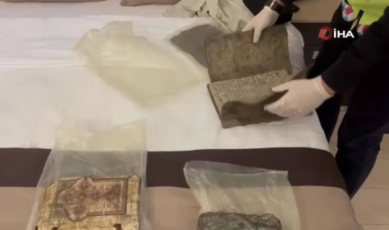 Mersin'de ekiplerden baskın! 6 adet tarihi el yazması kitap ele geçirildi: 3 gözaltı