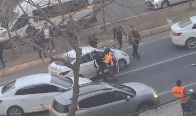 Aracın önünü kesip öldüresiye darp ettiler!