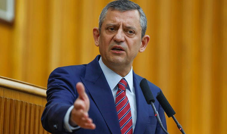 Özgür Özel'den kürsüde dikkat çeken mesaj: 'Bir sonraki Cumhurbaşkanı'na darbe!'