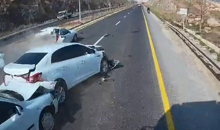 Şanlıurfa'da 4 araçlık zincirleme kaza: 7 yaralı