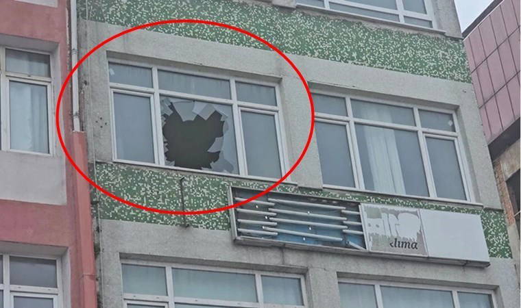 Fatih'te dehşet: Dövdükleri arkadaşlarını camdan attılar