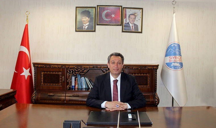 Partisinden istifa etti: YRP'li belediye başkanı AKP'ye katıldı