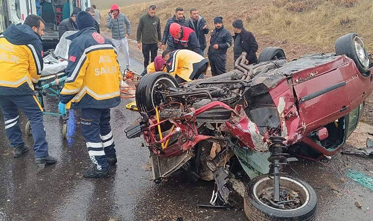 Direksiyon hakimiyetini kaybetti... Nevşehir'de otomobil devrildi: Yaralılar var!