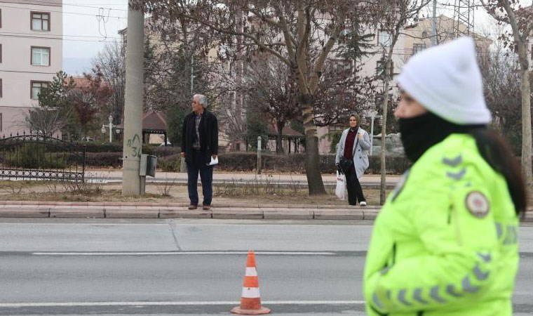 Trafik denetimi bu kez yayalara uygulandı, bahaneler 'pes' dedirtti