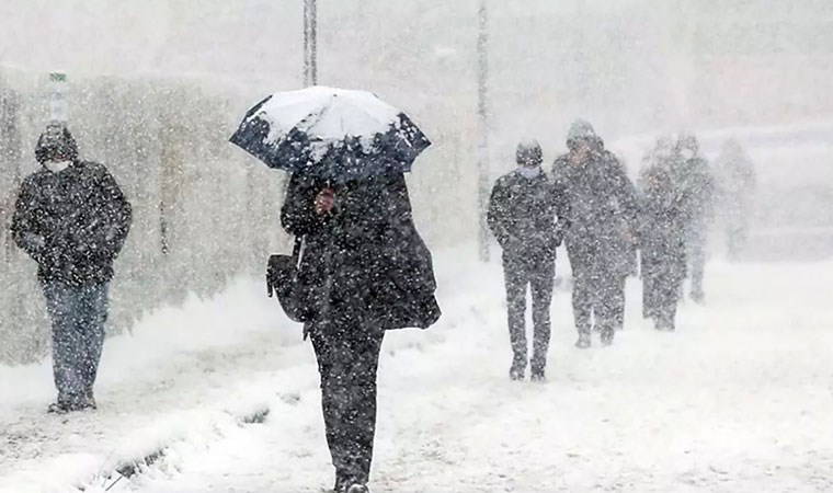 İstanbul Valiliği'nden kar uyarısı: 'Zorunlu olmadıkça dışarıya çıkmayın'