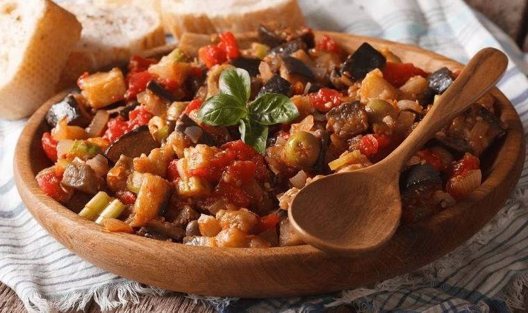 Sicilya'dan gelen vegan lezzet: Caponata Tarifi