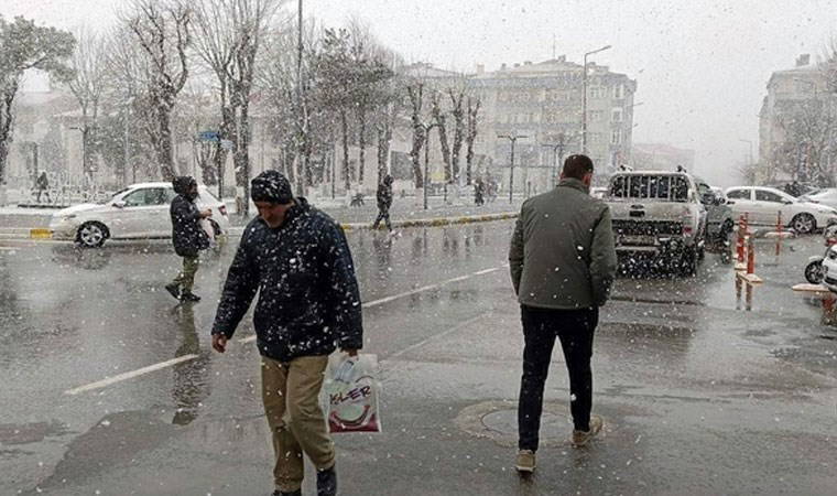 Tekirdağ’da yoğun kar yağışı: Saray ilçesi beyaza büründü