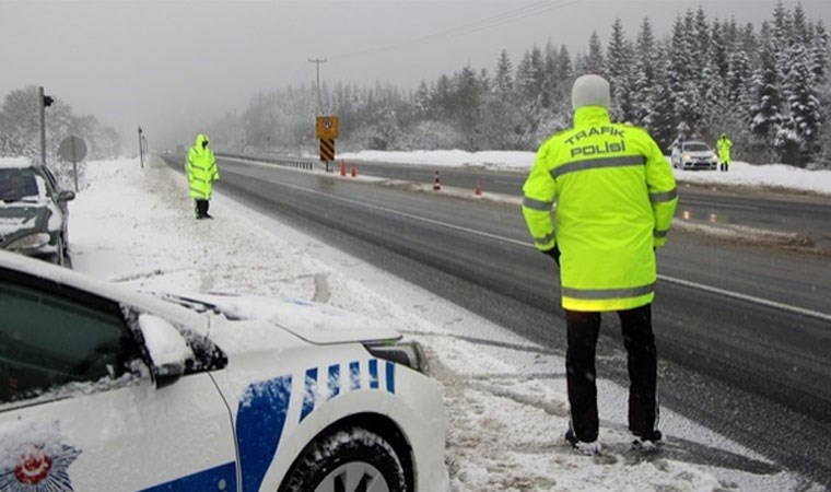 Valilik açıkladı: Kış lastiği bulunmayan araçlar trafiğe çıkamayacak