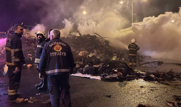 TAG Otoyolu'nda feci kaza... TIR ve otomobil yandı: 1 ölü, 19 yaralı