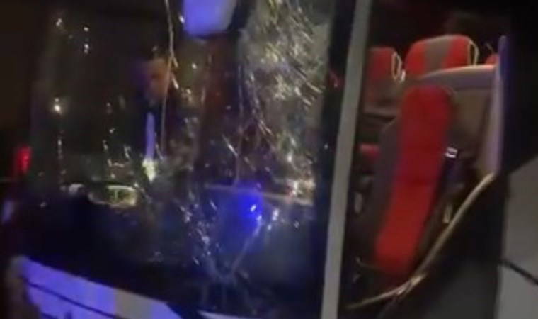 Şoför kalp krizi geçirdi, direksiyona geçen kadın yolcu faciayı önledi!