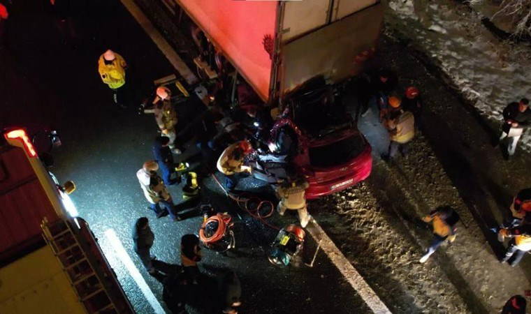 Ankara’da feci kaza... Otomobil TIR'a arkadan çarptı: 1 ölü!