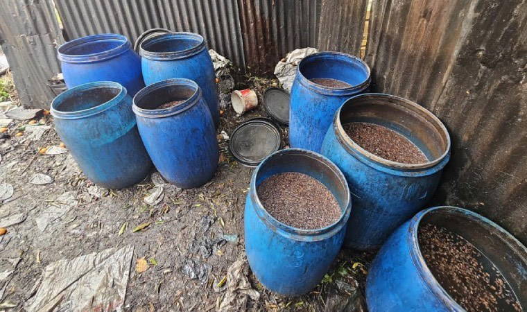 Adana’da 2 ton 800 litre sahte içki ele geçirildi