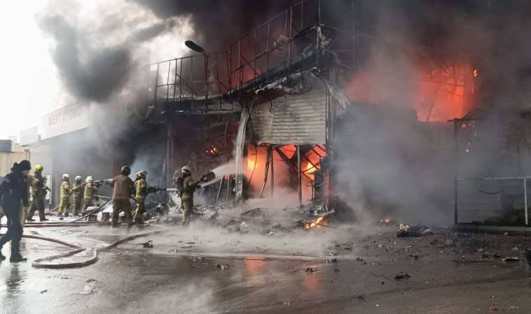 Bursa'da otomotiv yağ bayisinde yangın!