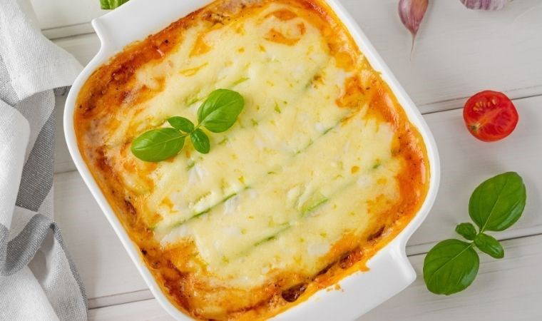 Akşam yemeğine hem sağlıklı hem de pratik bir lezzet: Kaşarlı kabak lazanya tarifi