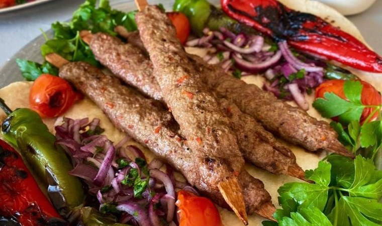 Meşhur yemekleri olan kentte görüldü