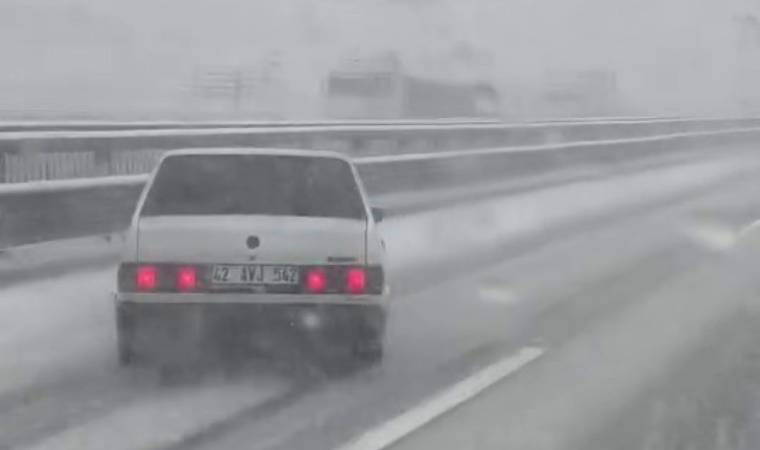 Sabiha Gökçen Havalimanı yolunda kaza: Kontrolden çıkan otomobil ters yöne dönerek durabildi