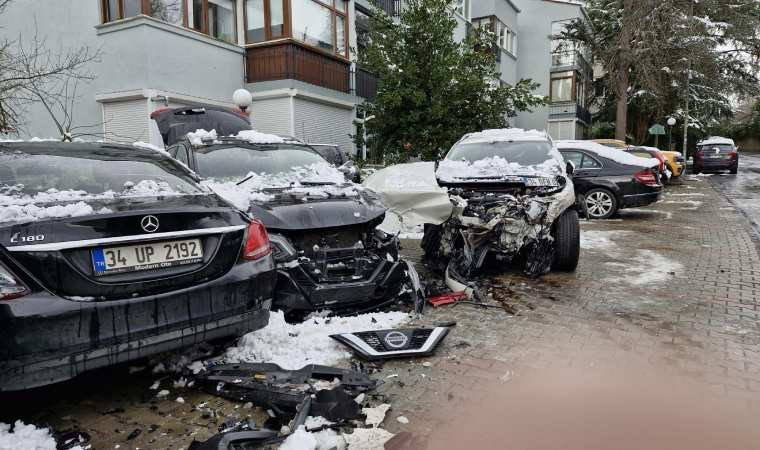 Sarıyer'de kayan cip 4 otomobile çarptı: 1 ölü