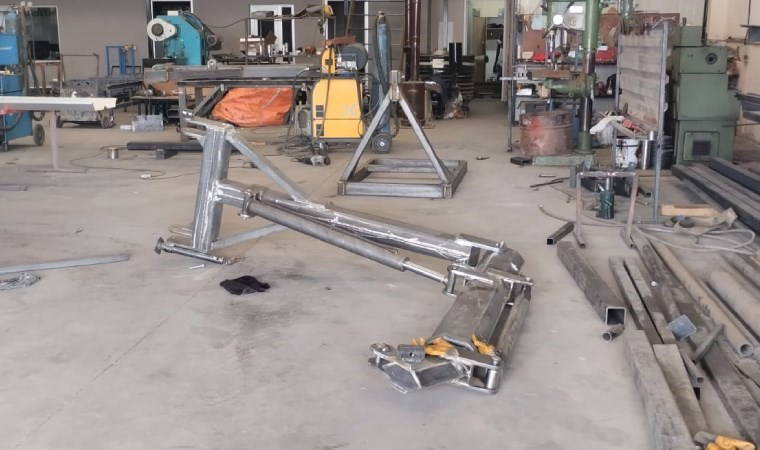 Vincin taşıdığı demir işçilerin üzerine düştü: 2 yaralı