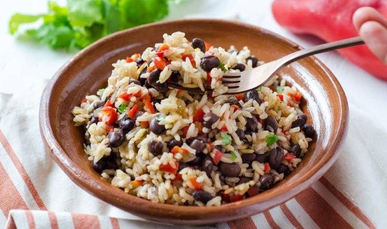 Kosta Rika'nın geleneksel lezzeti: Gallo Pinto tarifi