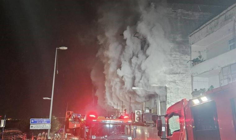 İstanbul'da panik anları... 6 kişi yangında mahsur kaldı!