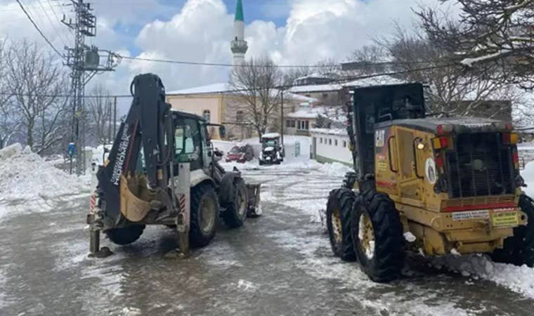 Çanakkale'de 'kar' esareti: Ulaşıma kapanan 25 köy yolu açıldı