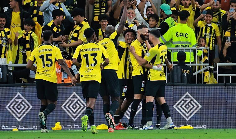 Al Ittihad sahasında Al Hilal'i 4 golle geçti